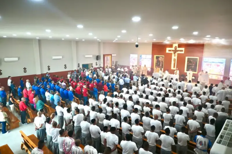 Centro Penitenciario 1 de Apodaca estrena templo; Joseph Spiteri, nuncio apostólico dedica el altar