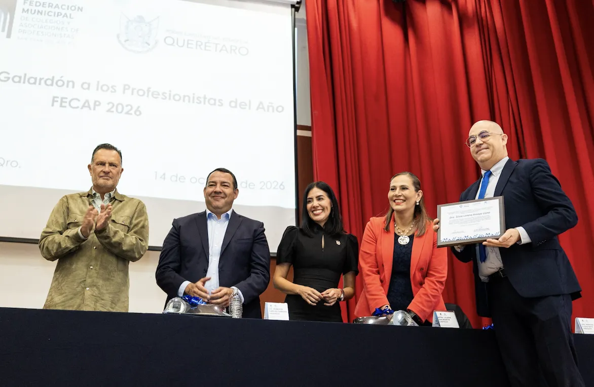 Reconoce Gobernador a profesionistas sanjuanenses
