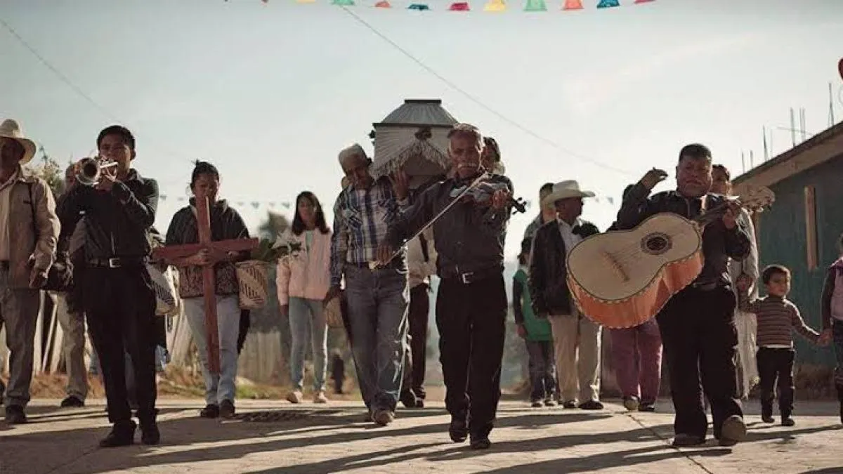 Artistas de Xalapa rescatan un foro cultural con la apertura de un cineclub
