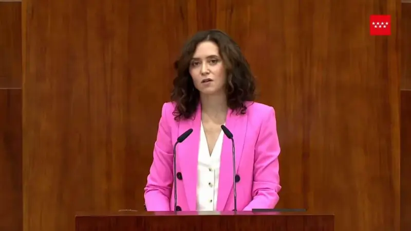 Sostenella y no enmendalla: Ayuso no cede nunca