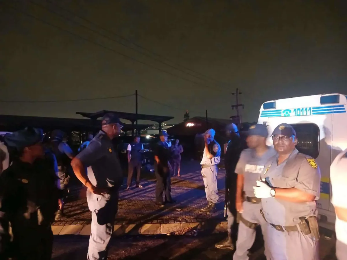 Sudáfrica, bajo el fuego de las bandas: al menos 32 muertos en una ola de tiroteos