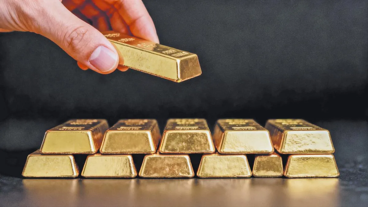El oro tuvo una caída semanal de 4% ante el aumento del petróleo