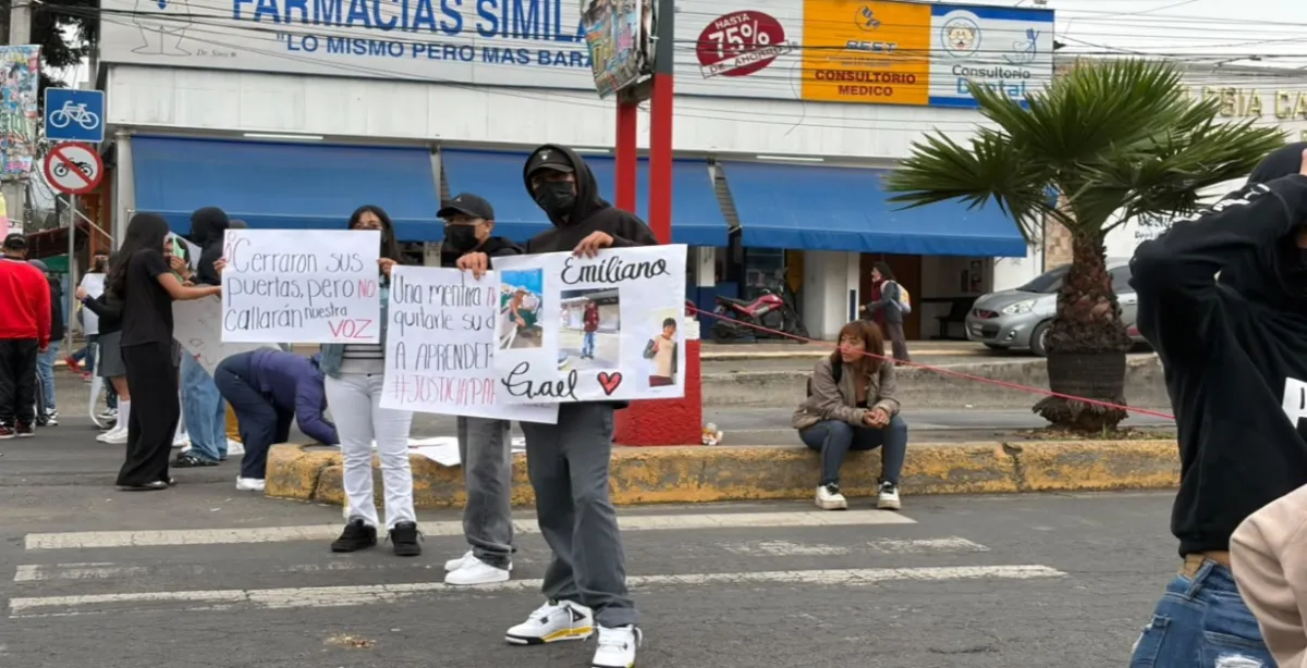 Bloquean Eje 10 Sur en Tláhuac para exigir justicia por estudiante del CETis 1
