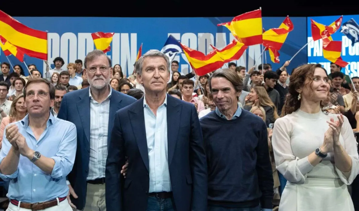 Feijóo plantea un cambio de rumbo y carga contra el Gobierno