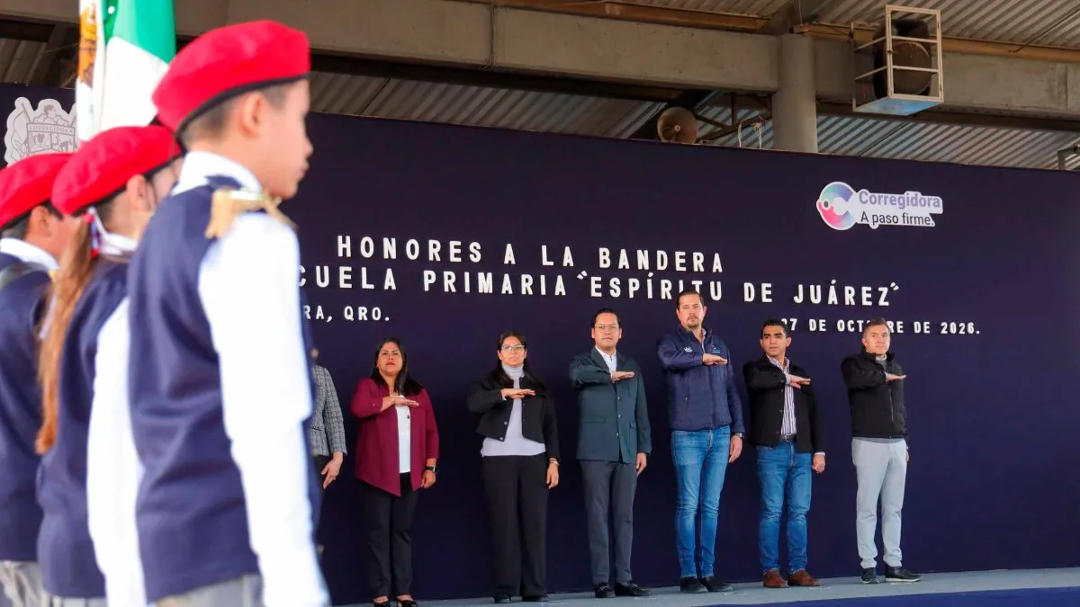 Chepe Guerrero lleva apoyos a estudiantes de la primaria Espíritu de Juárez