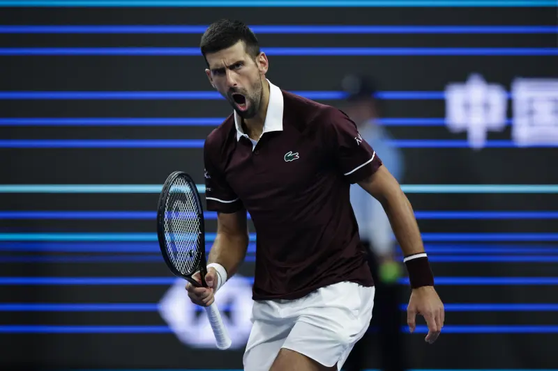 Novak Djokovic remonta a Zverev, rompe récord de Nadal y va a Semifinales del China Open