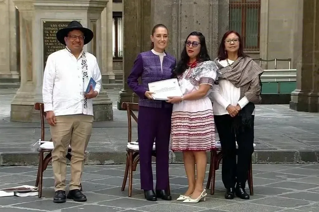Piden a Sheinbaum reparar caminos rurales en Oaxaca