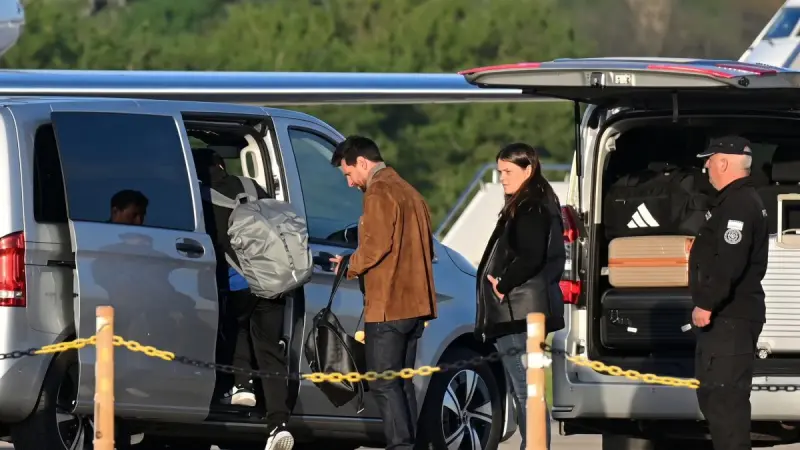 Messi arribó a Argentina para su despedida, pero el rival peligra por crisis logística