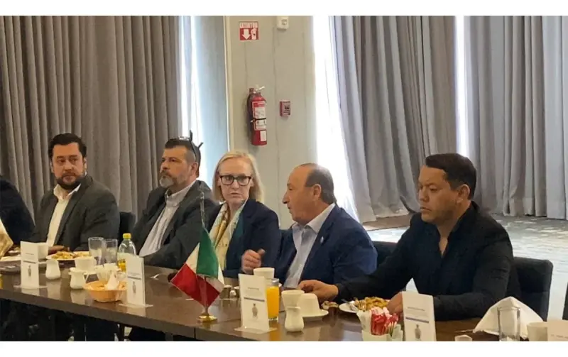 Por afectación a turismo de trámites, se reúne gremio hotelero con cónsul de EU