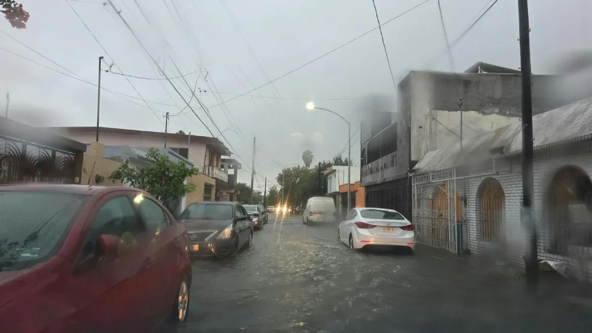 Lluvias provocan cierres viales en Monterrey, Santiago y Santa Catarina