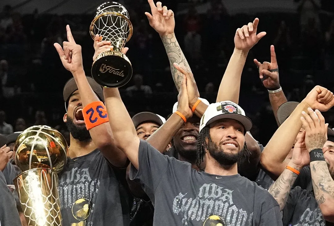 Ordena Hochul iluminar sitios emblemáticos por el inicio de los Knicks