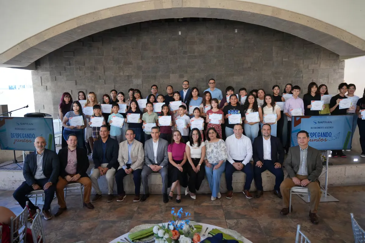 Estudiantes reciben reconocimiento y apoyo académico de Safran