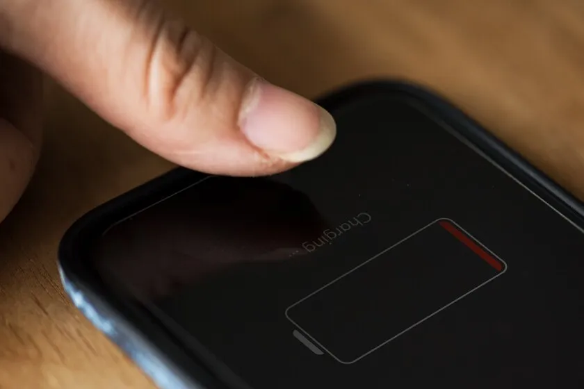 Muchos dicen que lo mejor es cargar la batería de los celulares solo a 80%. Hay expertos que piensan lo contrario