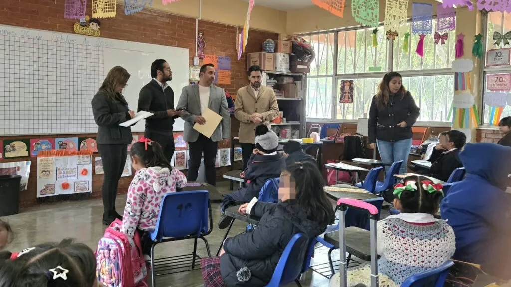 Agustín Dorantes visita primaria en Carrillo Puerto; padres de familia solicitan mejoras al plantel