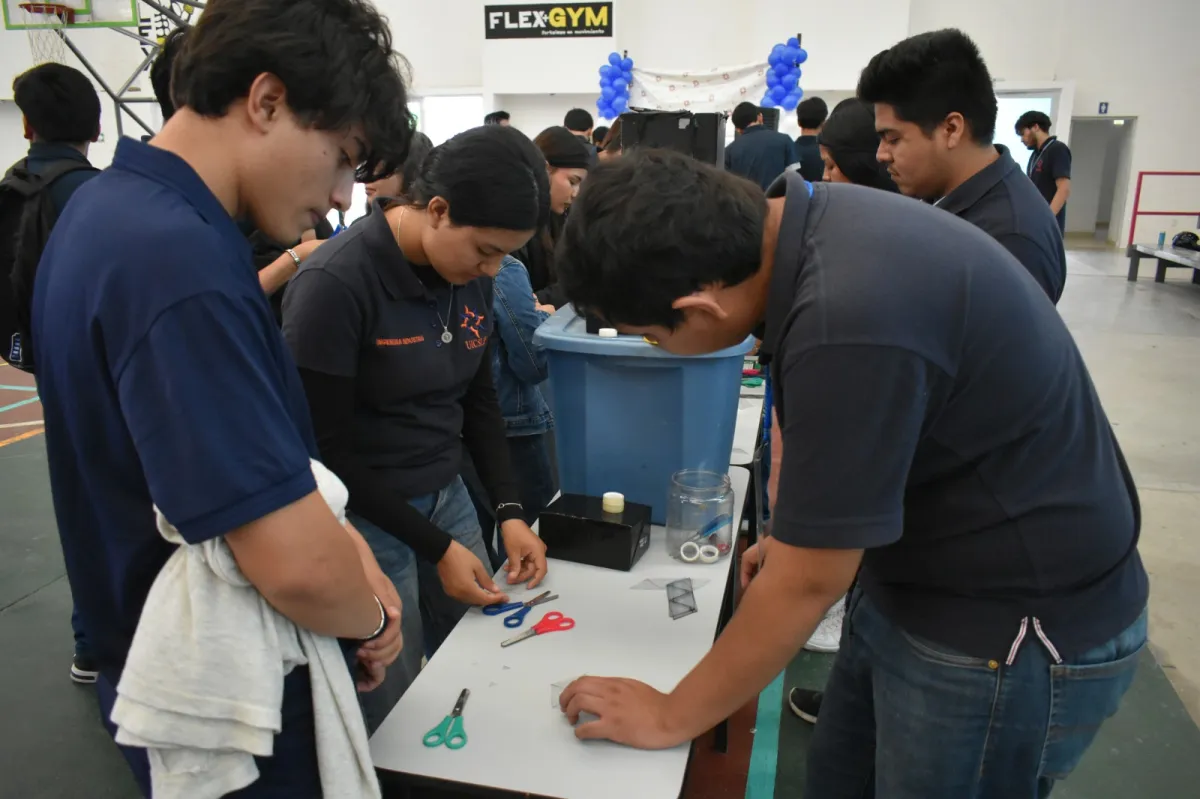 Ciencia y tecnología llegan a estudiantes de la Región Media