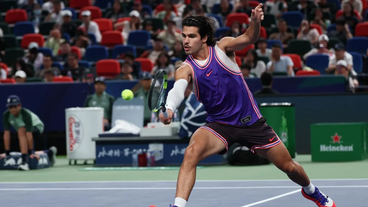 Carlos Alcaraz es eliminado en el Masters de Shanghái y se despide del número uno