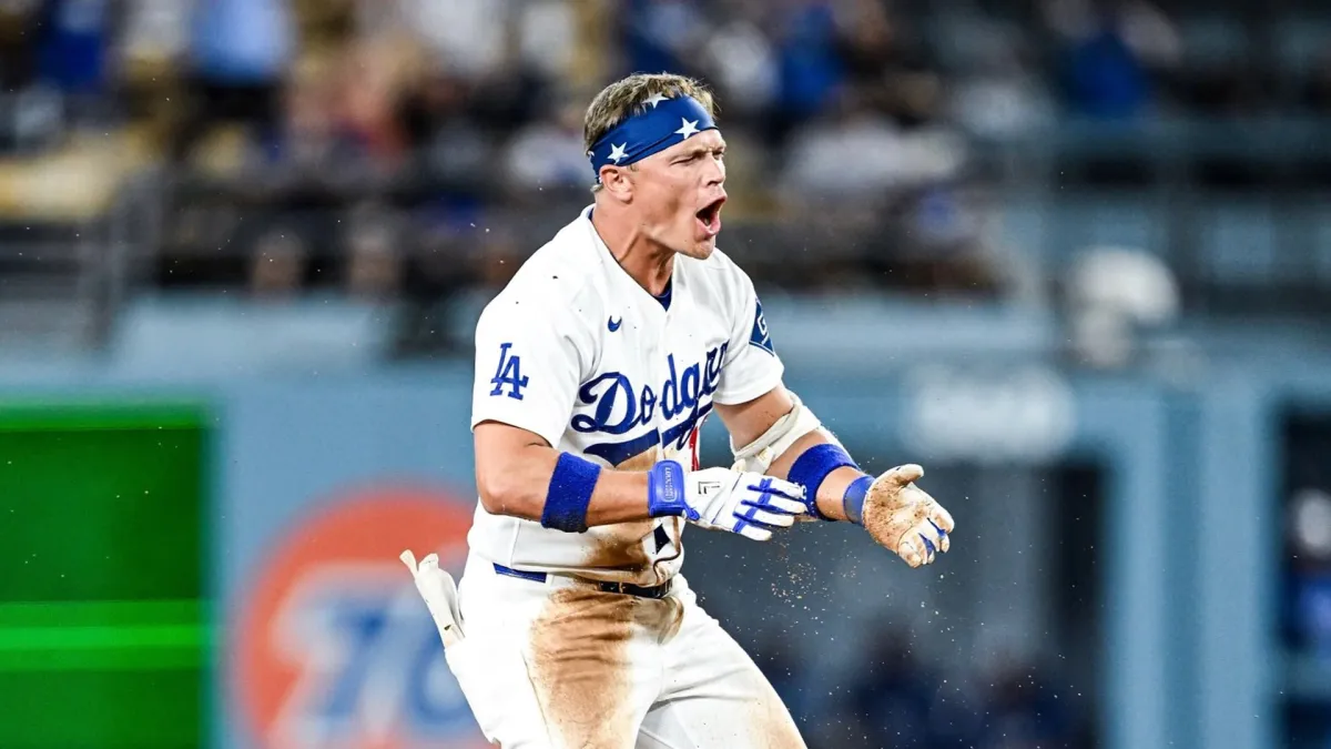 Jugador de Dodgers explota contra MLB por comerciales con mujeres semidesnudas durante los playoffs: “Mi hijo quiere ver beisbol”
