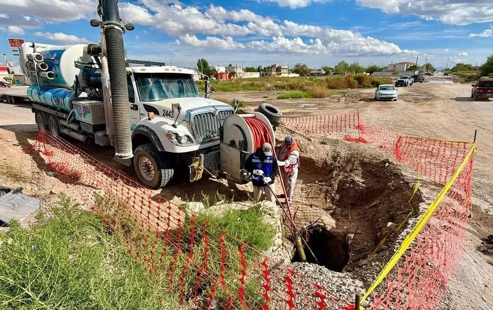 Trabaja JMAS en mantenimiento de colector Tarento