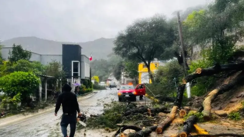 Lluvias generan deslaves y afectaciones en Hidalgo; dos menores resultan lesionados
