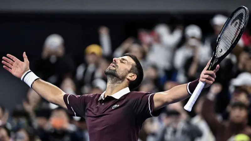 ¡Remontada con hazaña! Novak Djokovic supera un récord de Nadal tras una batalla épica en Pekín