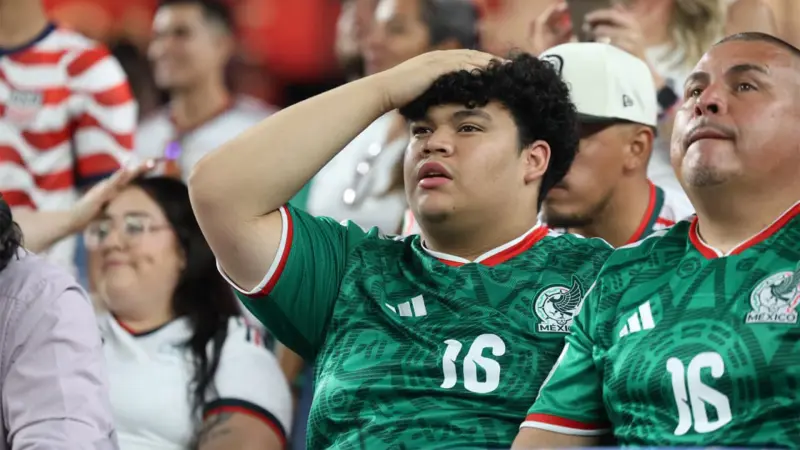 Afición mexicana pinta de verde Glendale, pero termina decepcionada por la goleada ante Estados Unidos