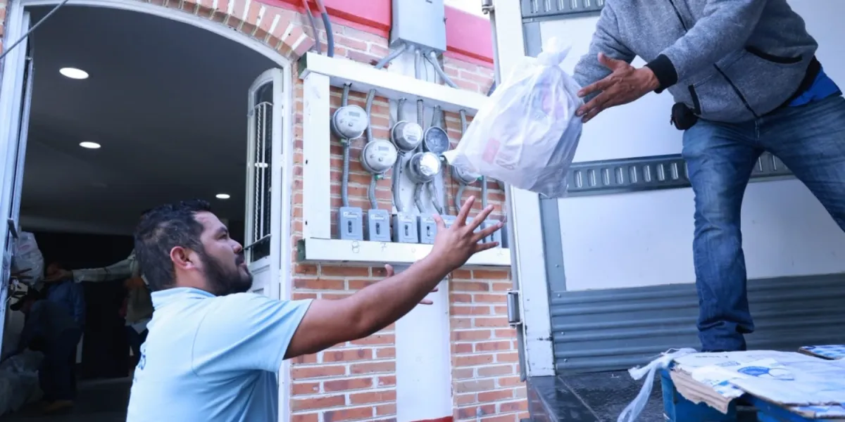 Entrega SEDESOQ canastas alimentarias a familias afectadas por lluvias en la Sierra Gorda