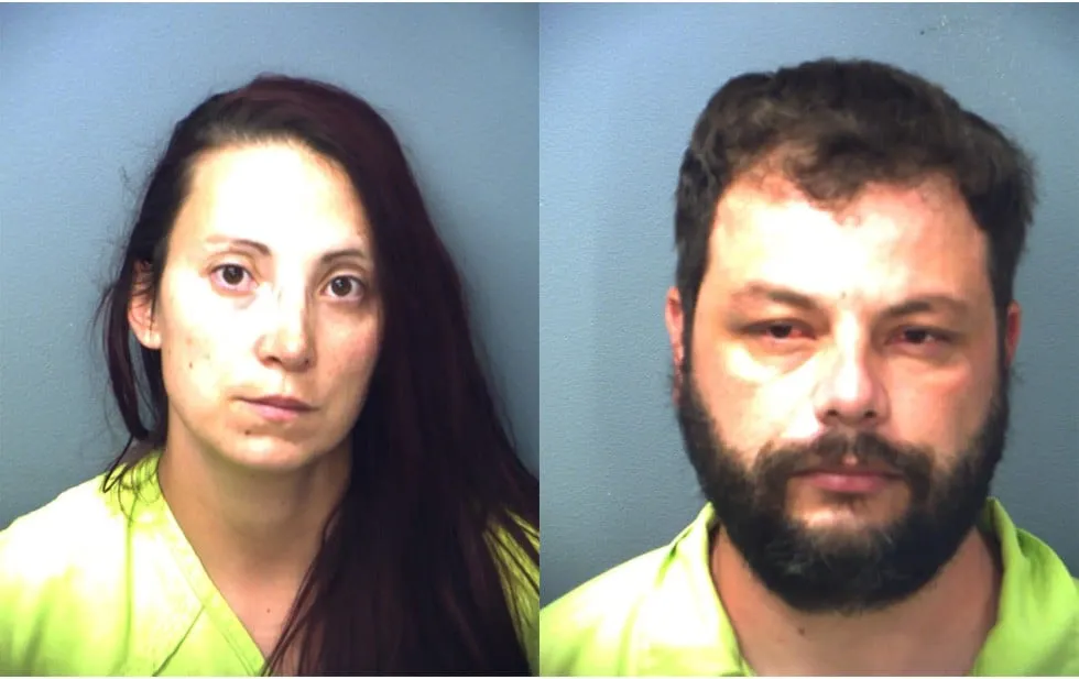 Maltrataban padres adoptivos a adolescente: pesaba 33 libras