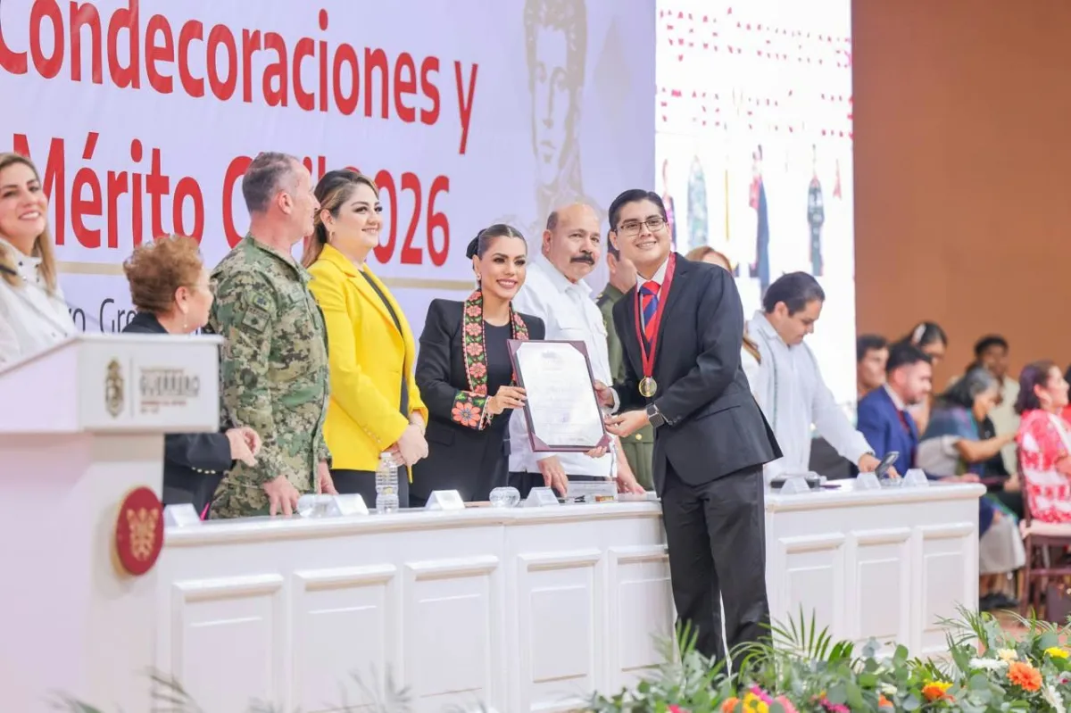 Evelyn Salgado entrega Premios al Mérito Civil 2026 en Guerrero