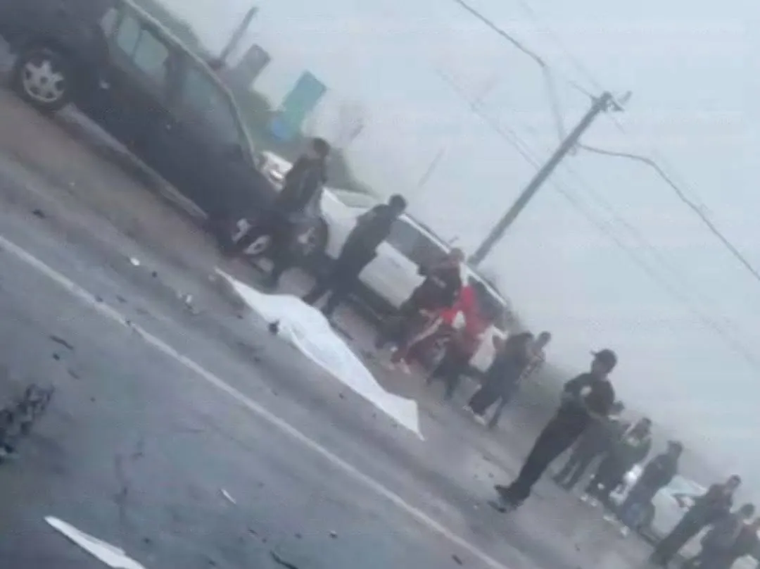 Mueren 2 estudiantes arrollados por un taxi en la Toluca-Zitácuaro