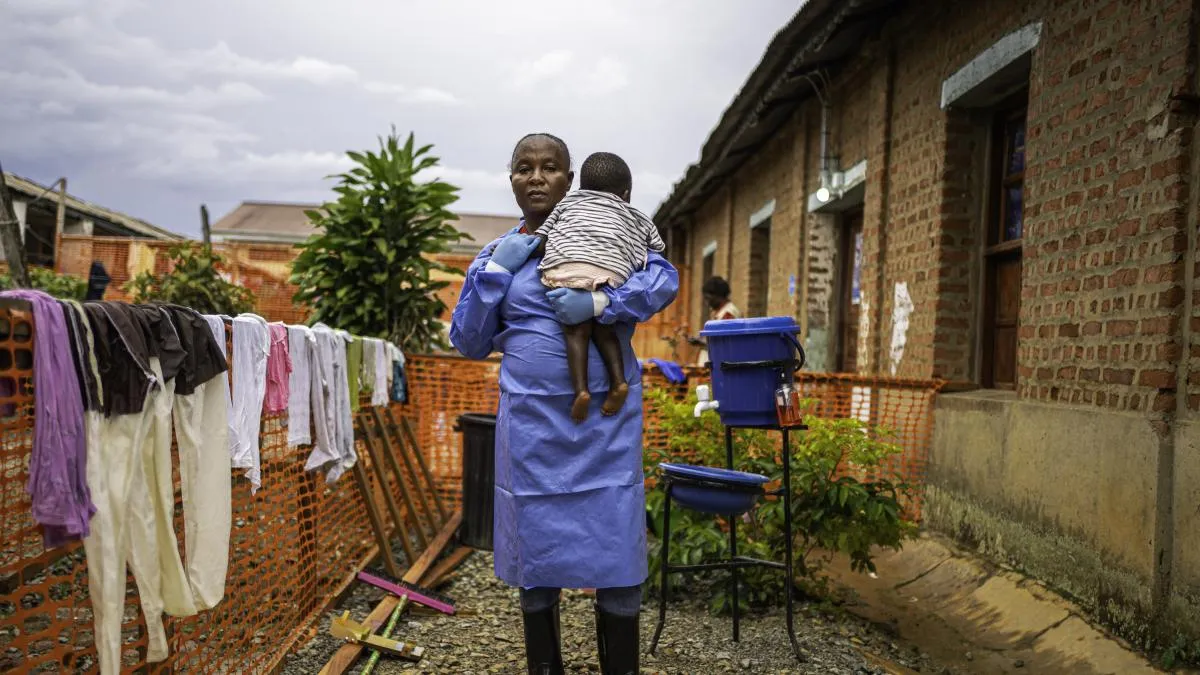 Comienza ensayo de vacuna contra el brote de ébola que azota RD Congo