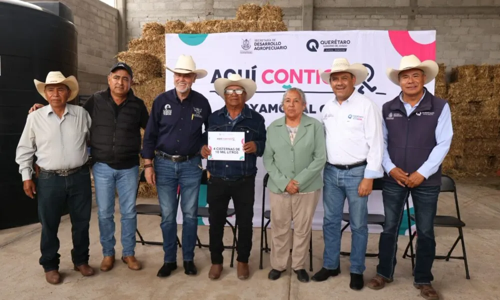Entrega SEDEA cisternas a ganaderos de Cadereyta de Montes