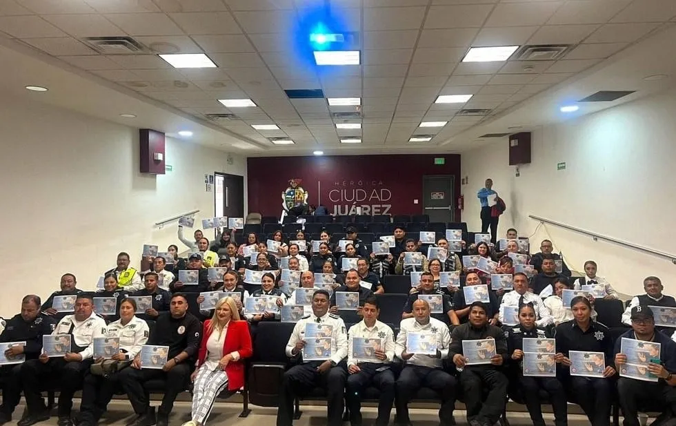 Toman rescatistas taller de regulación emocional y prevención del suicidio