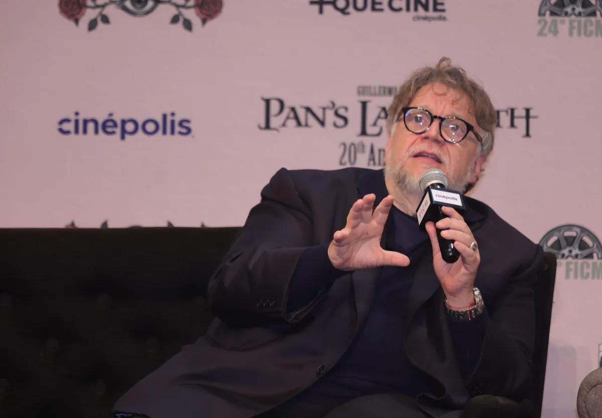 Es más fácil parecer inteligente siendo un hijo de la chingada que un solidario: Guillermo del Toro