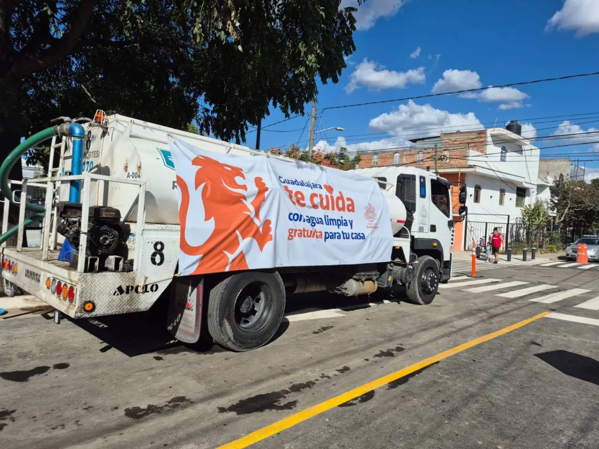 Despliega GDL 77 pipas para entregar 2.2 millones de litros de agua