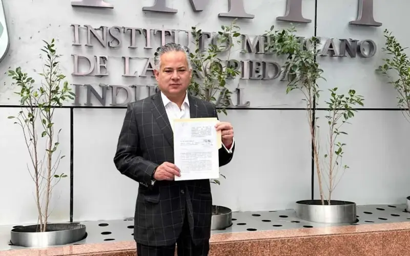 Nieto pide al IMPI indagar logo del Gobierno en espectaculares