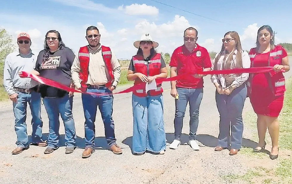 Rehabilitan camino a El Capulín
