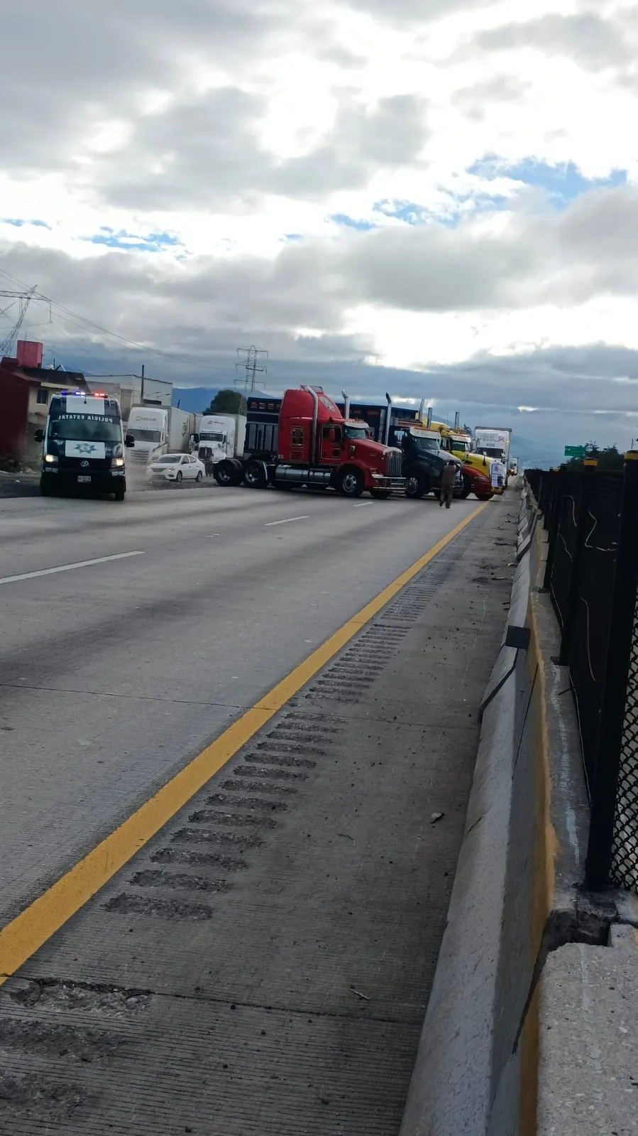Por homicidio de delegado, AMOTAC realiza bloqueos en Puebla