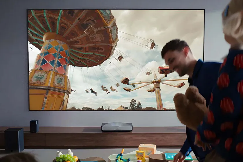 Una pantalla de 200 pulgadas 4K sin instalar un proyector en el techo: Hisense traerá su PX4 Pro a México