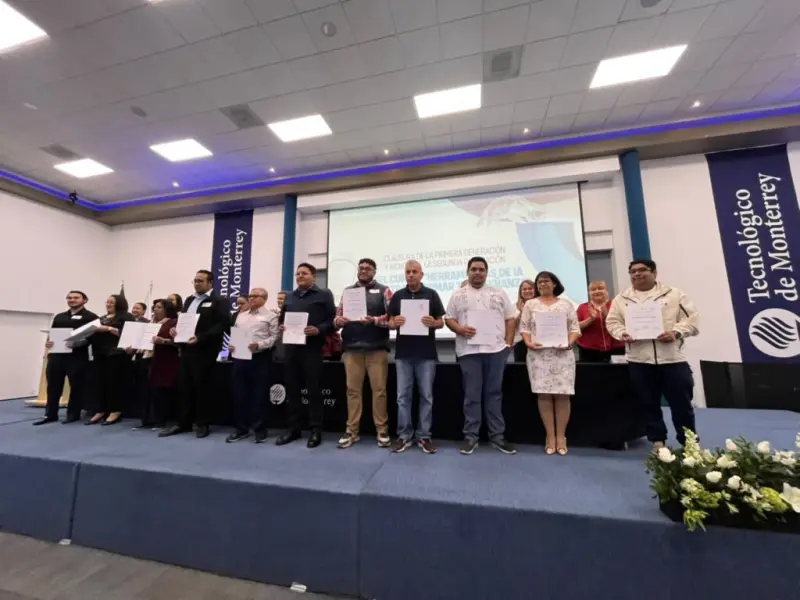 Autoridades educativas en Querétaro encabezaron la ceremonia de clausura y kickoff del curso “Herramientas de IA para Transformar Tu Enseñanza”