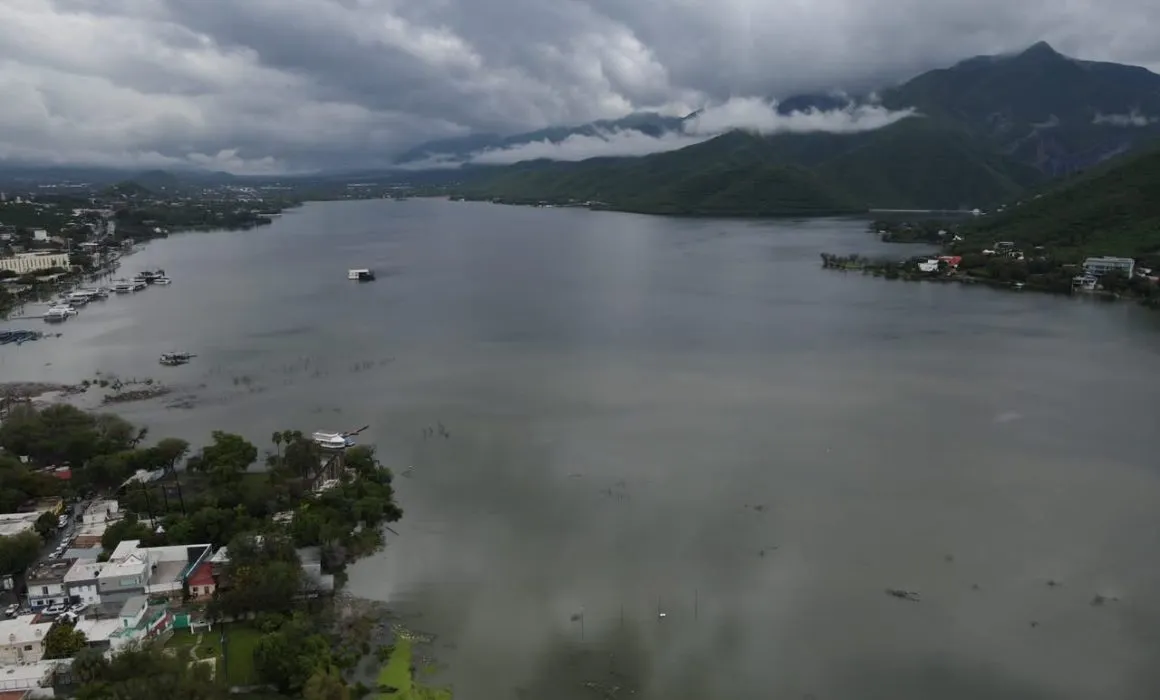 Dejan lluvias hasta 200 mm y reportan más de 120 vehículos varados en NL