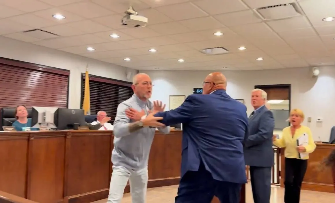 Enfrenta alcalde de Nueva Jersey denuncia por amenazas a residente