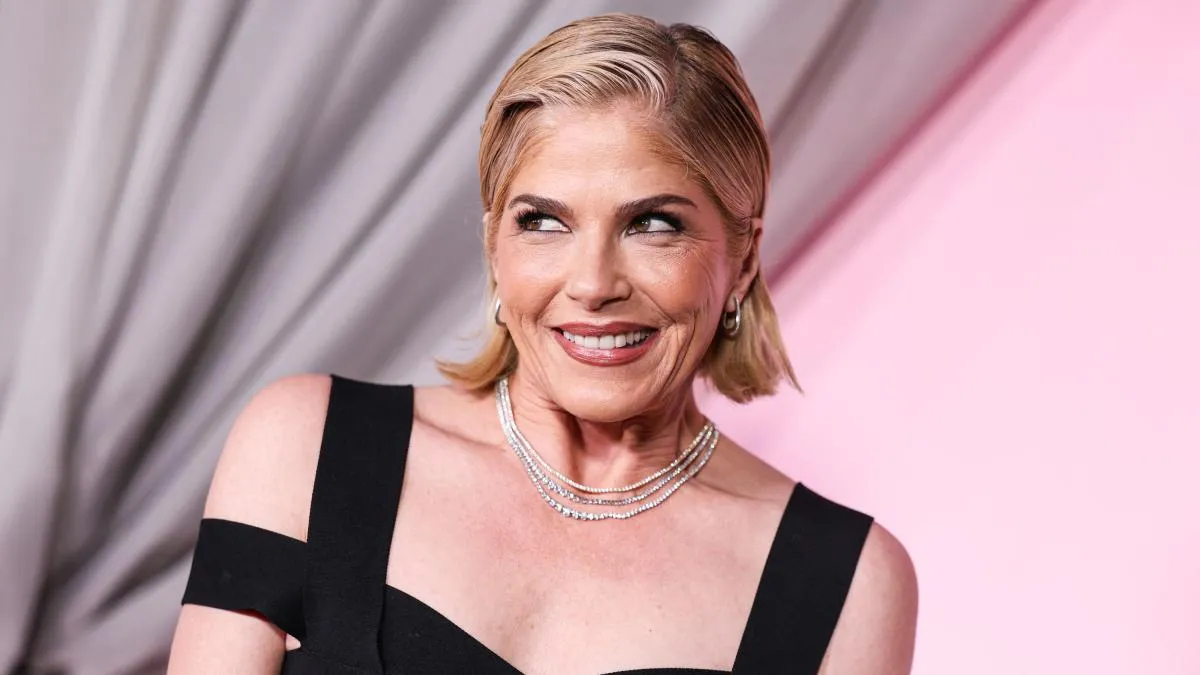 Arrestan a Selma Blair, actriz de “Legalmente rubia”, tras pegar y morder a tripulantes de un avión