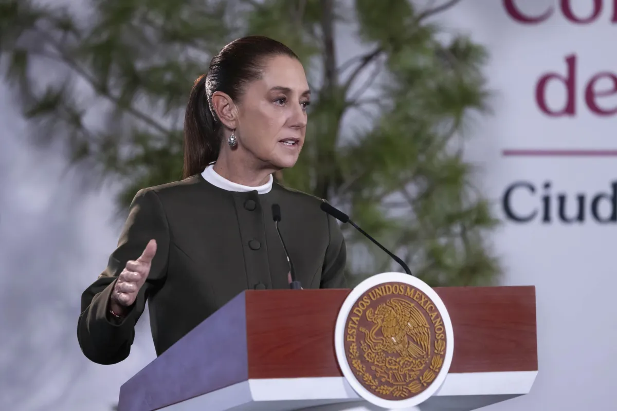Sheinbaum ordena plan para atender demandas de trabajadores del IMSS; pide consulta sindical libre