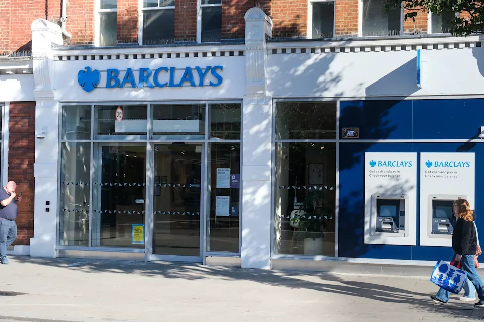 Barclays elimina 5 mil empleos en 2026 por automatización e inteligencia artificial