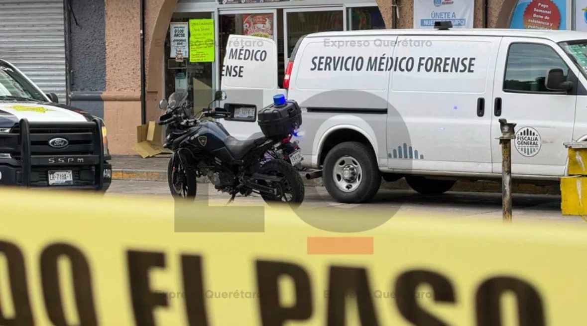 Localizan a hombre sin vida afuera de una farmacia en el Centro de Querétaro, siguen sin identificarlo