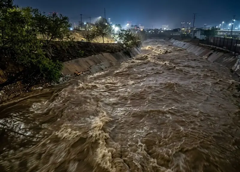 Así subió el nivel de arroyos y ríos que cruzan el área metropolitana de Monterrey