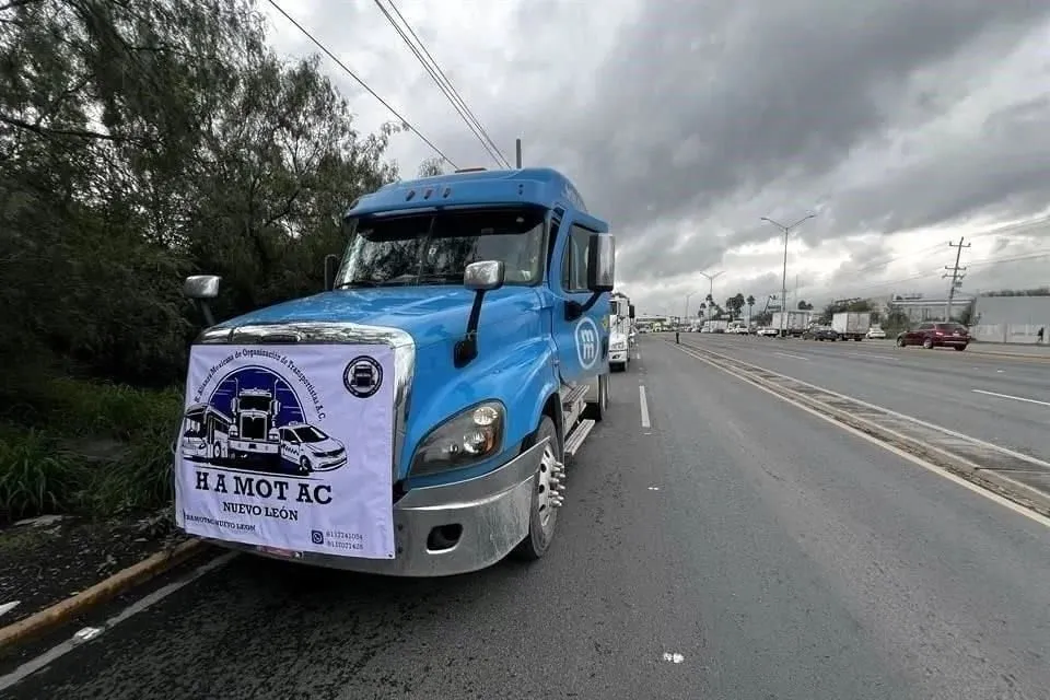 Piden transportistas diálogo directo con Sheinbaum