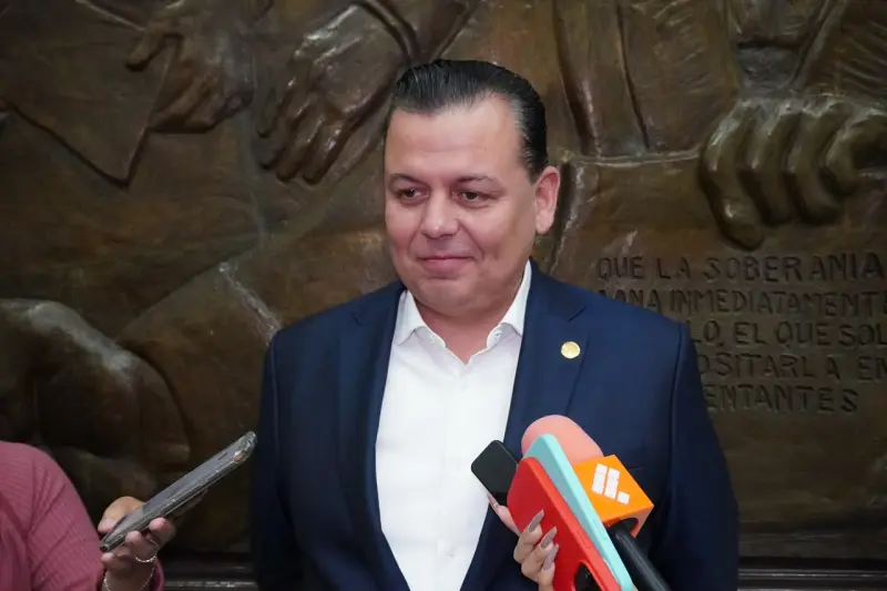 Critica Memo Valencia al PRD por voto a favor en reforma de nacionalidad