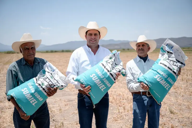 Entregan más de 80 toneladas de semilla forrajera a productores rurales de Saltillo