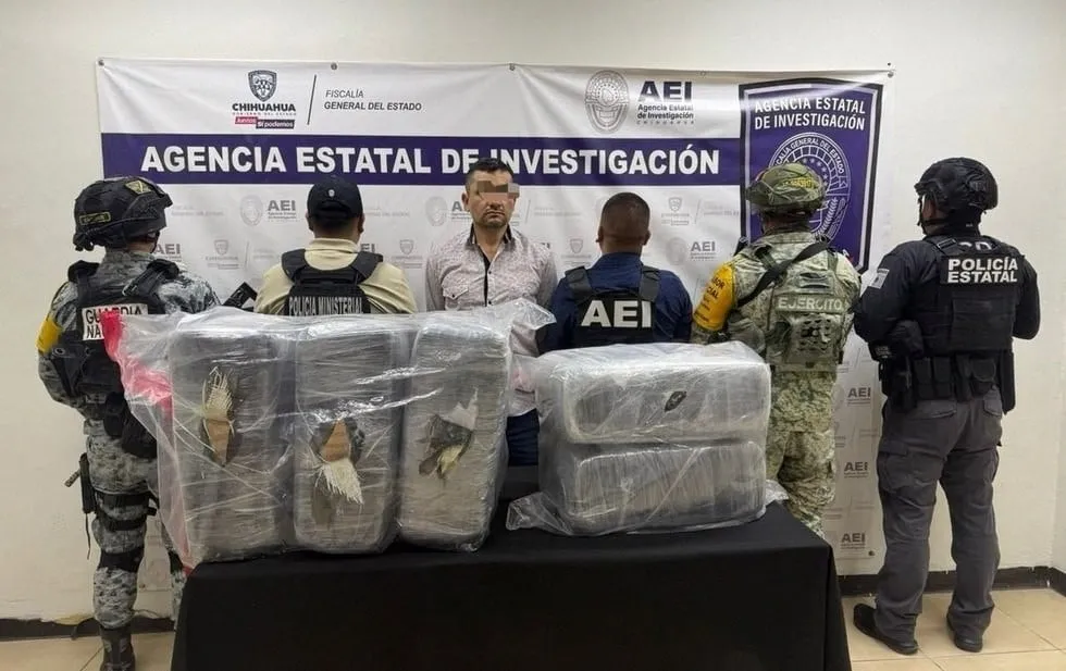 Llevaba 5 'almohadas' de marihuana; AEI lo detiene
